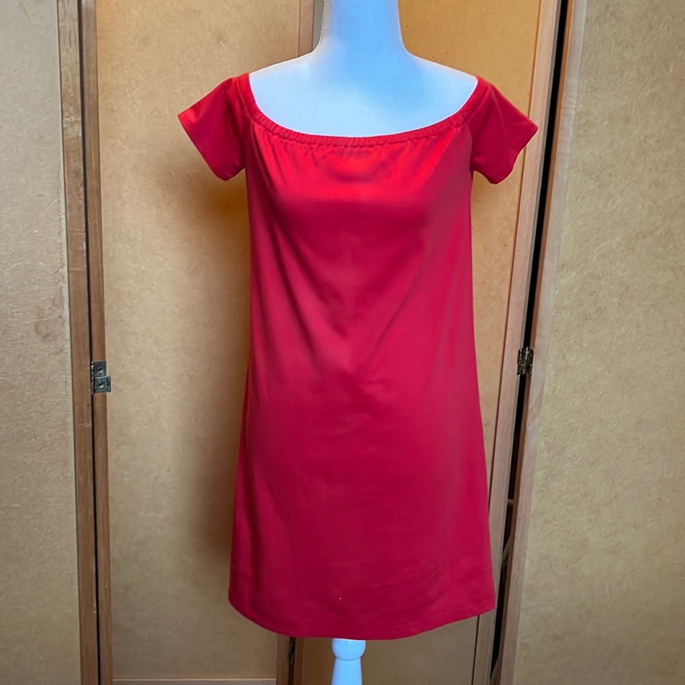 Small red cotton stretch dress with slightly wide neckline. Made in Spain